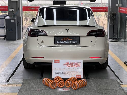 najnowsza sprawa firmy na temat Tesla Model 3 RWD 2021 ulepszona o sportowe krótkie sprężyny: bardziej elegancka sylwetka i płynniejsza jazda!